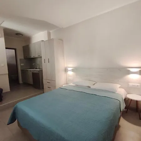 Daniela Appartamento Nea Roda